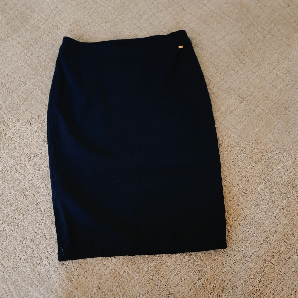 ST. John true navy pencil skirt with zippers on the side~